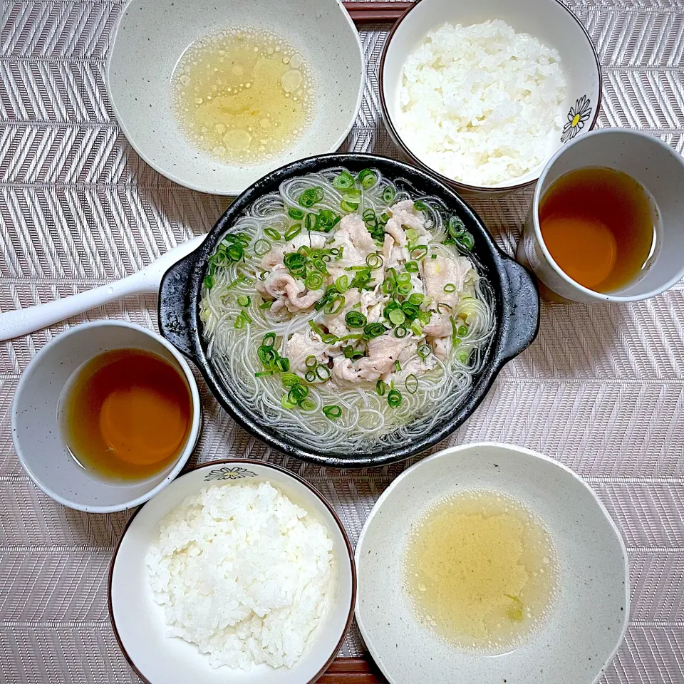 Snapdishの料理写真:豚バラと白菜の春雨鍋🍲|こちちゃん💎🩷さん