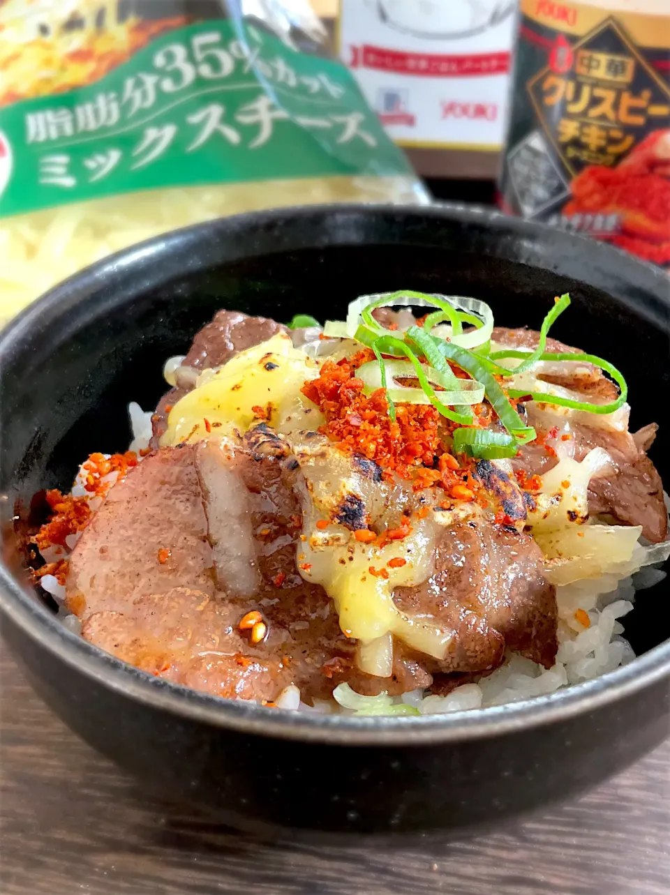 🌏おいしい世界ごはんパートナー🌍
❤️‍🔥ワールド調味料でピリとろ料理❤️‍🔥
ピリとろチーズな焼肉丼with中華クリスピーチキンシーズニング|9421beruさん