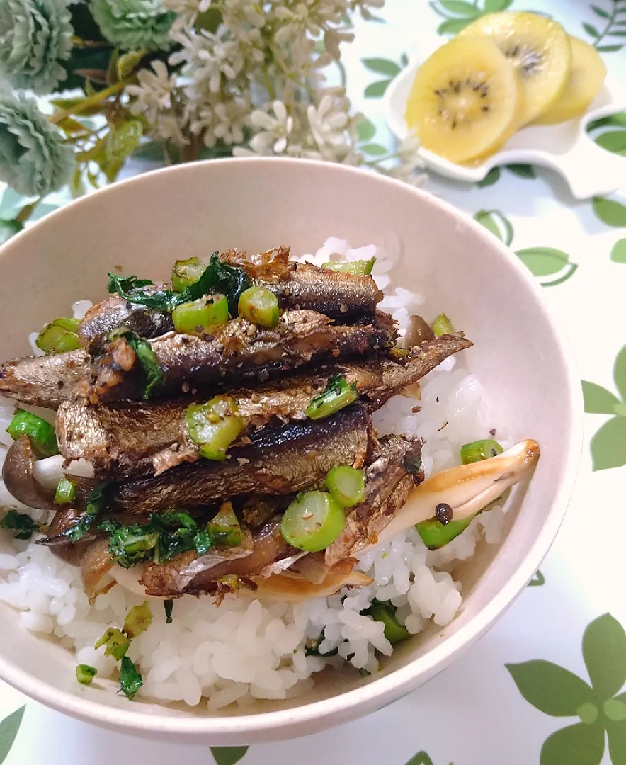 かおるさんの料理 ヨロン丼
（オイルサーディン丼）|fumi ◡̈⋆さん