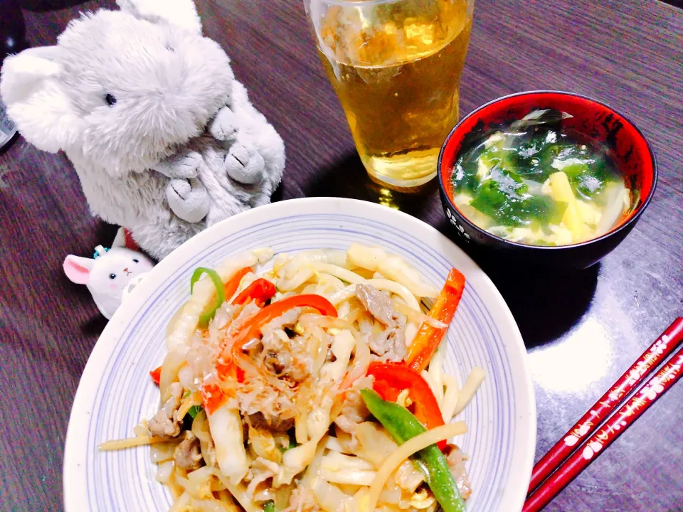 焼きうどん、ワカメと卵のスープ|サトリさん