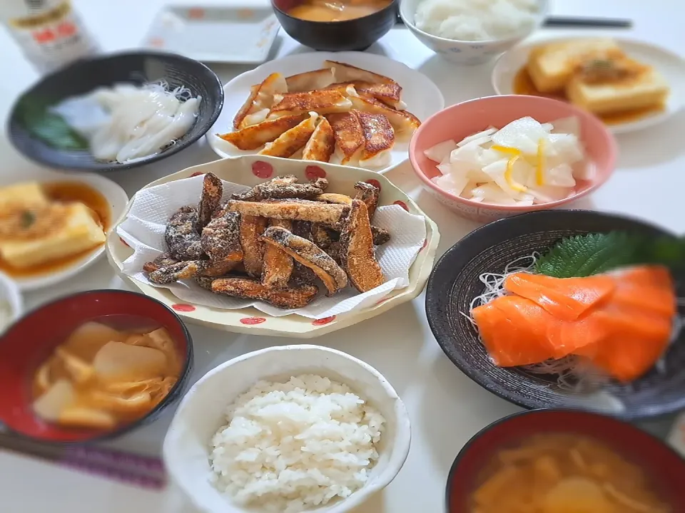 夕食(,,>᎑<,,)
海老餃子🥟🦐
しいたけ唐揚げ🍄
イカ刺し
サーモン刺身
揚げ出し豆腐
柚子大根漬物
お味噌汁(里芋、油揚げ)|プリン☆さん