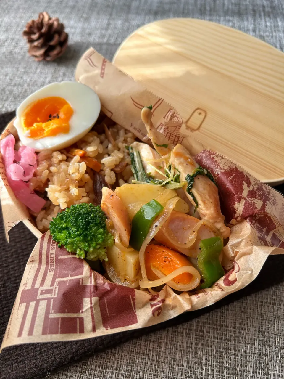 Snapdishの料理写真:【誤差あり弁当】オールシーズニングでジャーマンポテト de お弁当|まなまな♡さん