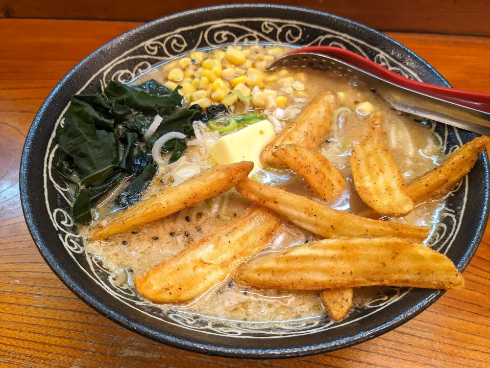 Snapdishの料理写真:じゃがバターコーンみそらーめん　atラーメンハウス新治本店|nobさん