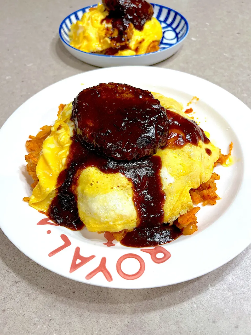 Snapdishの料理写真:ハンバーグチキン🍗オムライス！|Mayumiさん