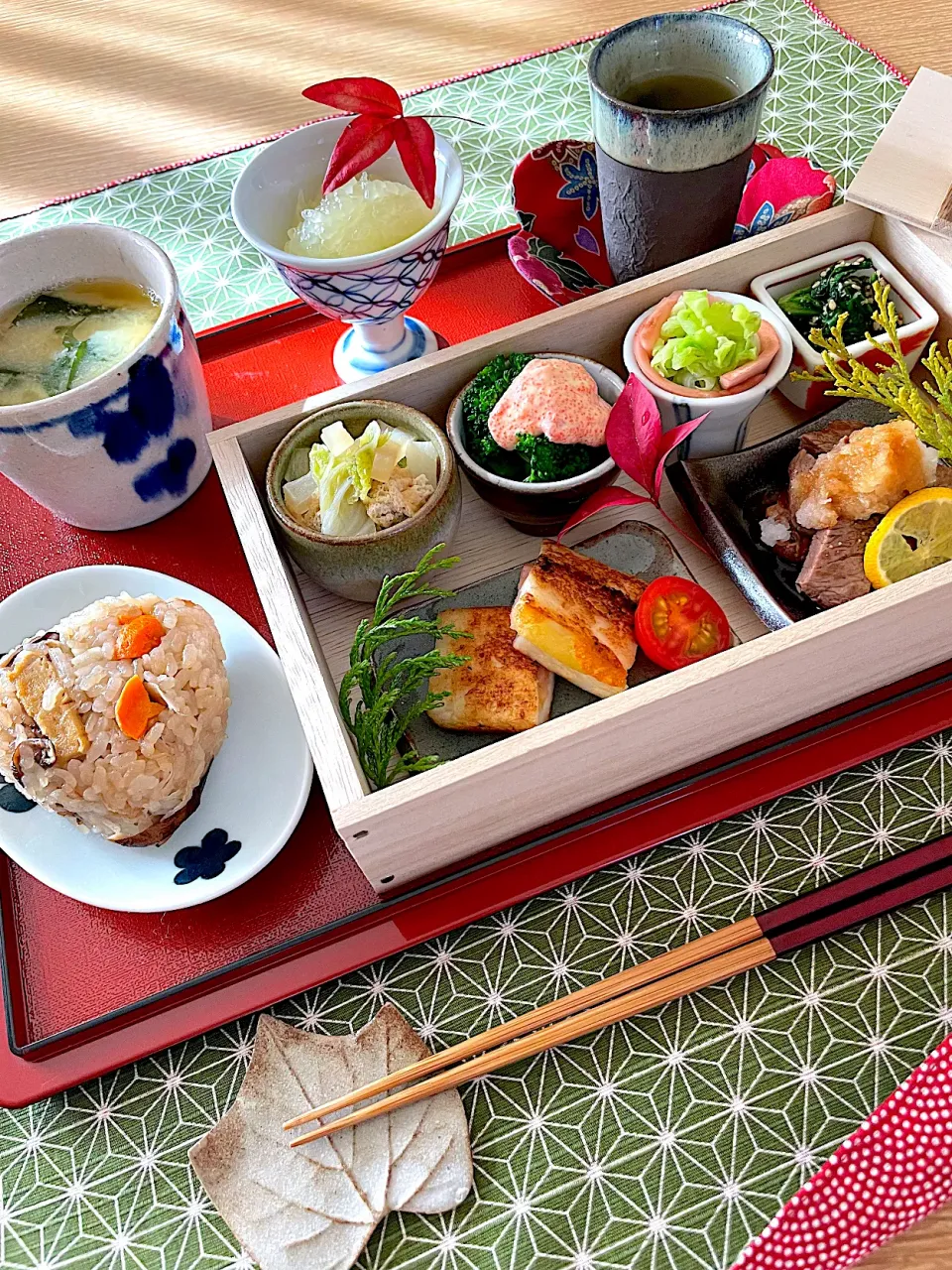 空き木箱利用でお花見弁当の献立🥢|サミカさん