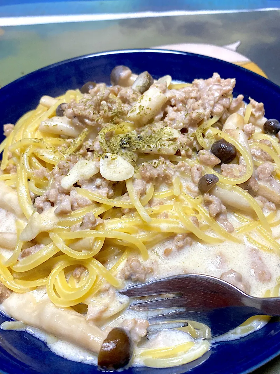 Snapdishの料理写真:しめじとひき肉の味噌クリームパスタ|kaaaaaさん