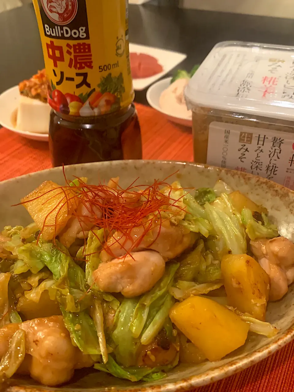 Snapdishの料理写真:【万能味ソース使用】五香粉香る中華炒め✴︎|maricomさん