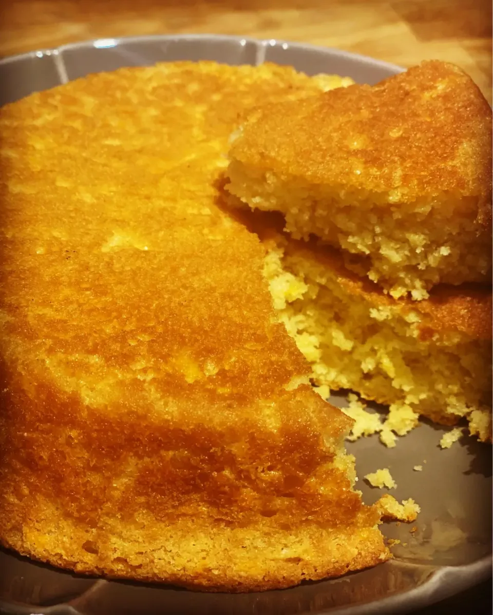 Early Morning wake 
So thought I make some Cheese Corn Bread with my Eggs & Ham later for Breakfast lol 😂 
#cornbread #homecooking 
#breakfast|Emanuel Hayashiさん