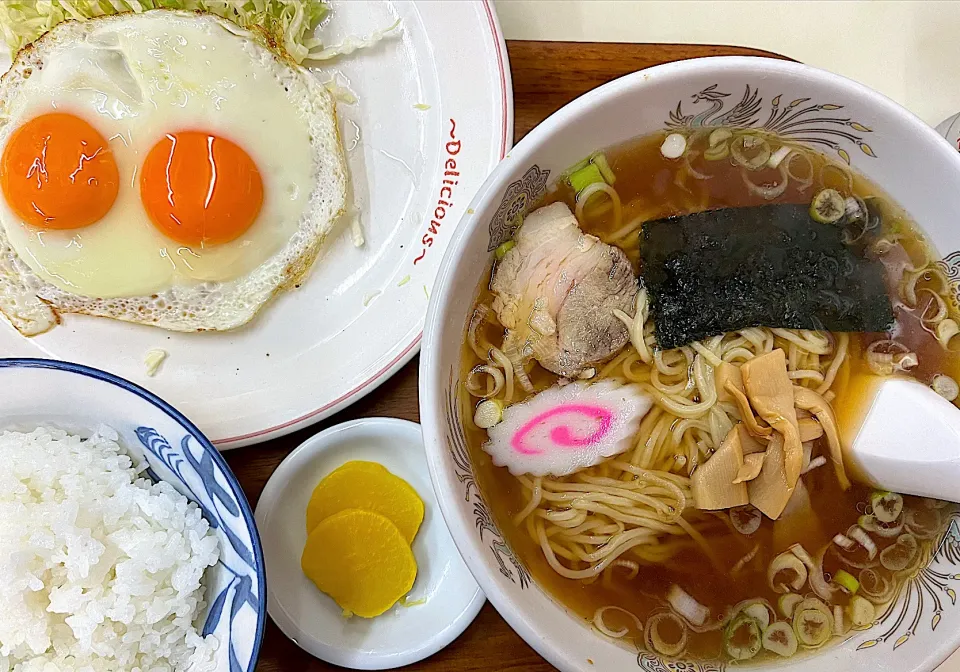 Snapdishの料理写真:町中華　ラーメン定食600円|須佐浩幸さん