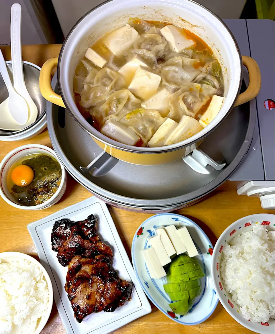 Snapdishの料理写真:粒味噌仕立て餃子🥟鍋🍲♨️|Makokoさん