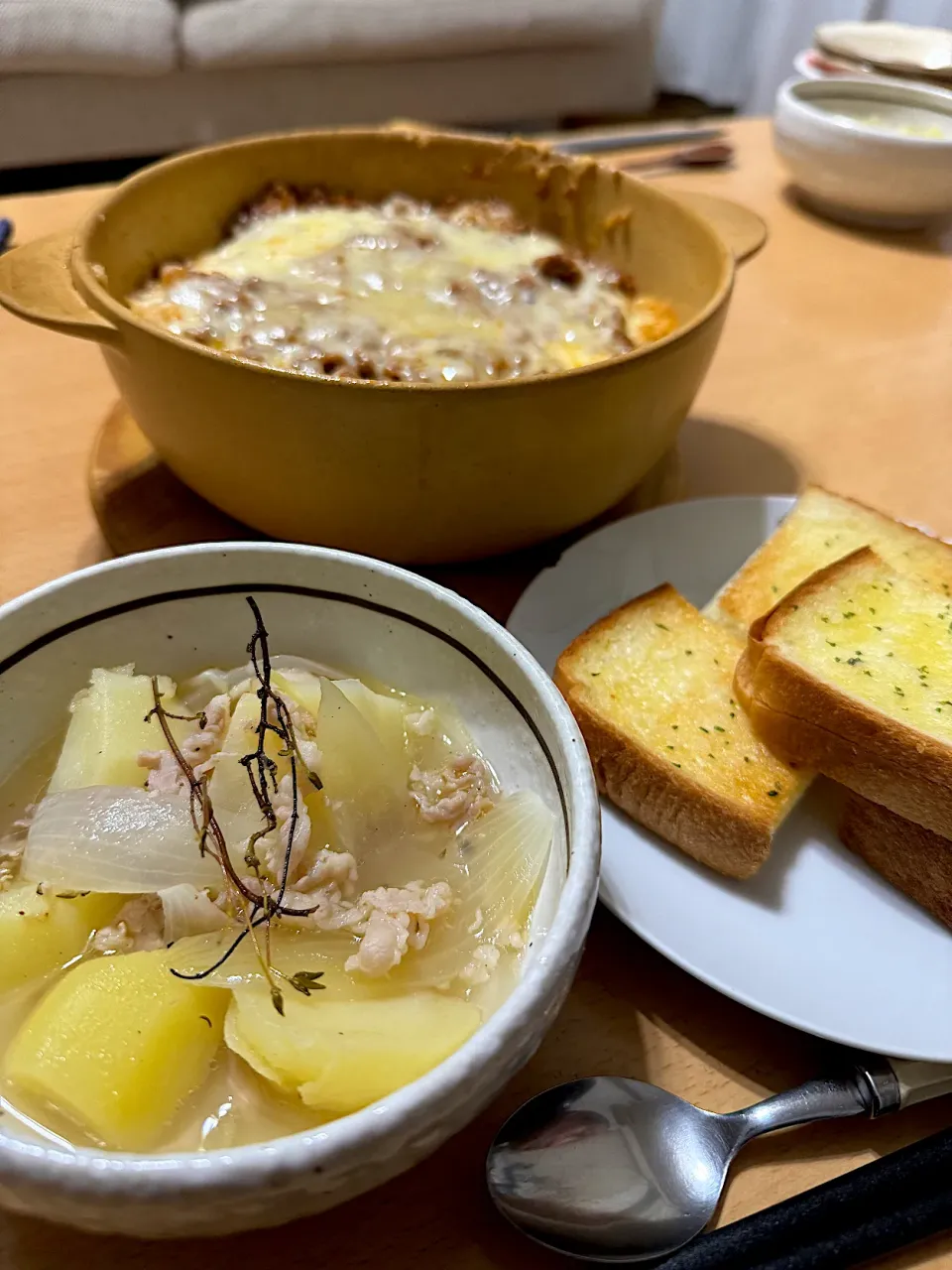 里芋の味噌グラタン&塩肉じゃが&ガーリックトースト|G0MAさん