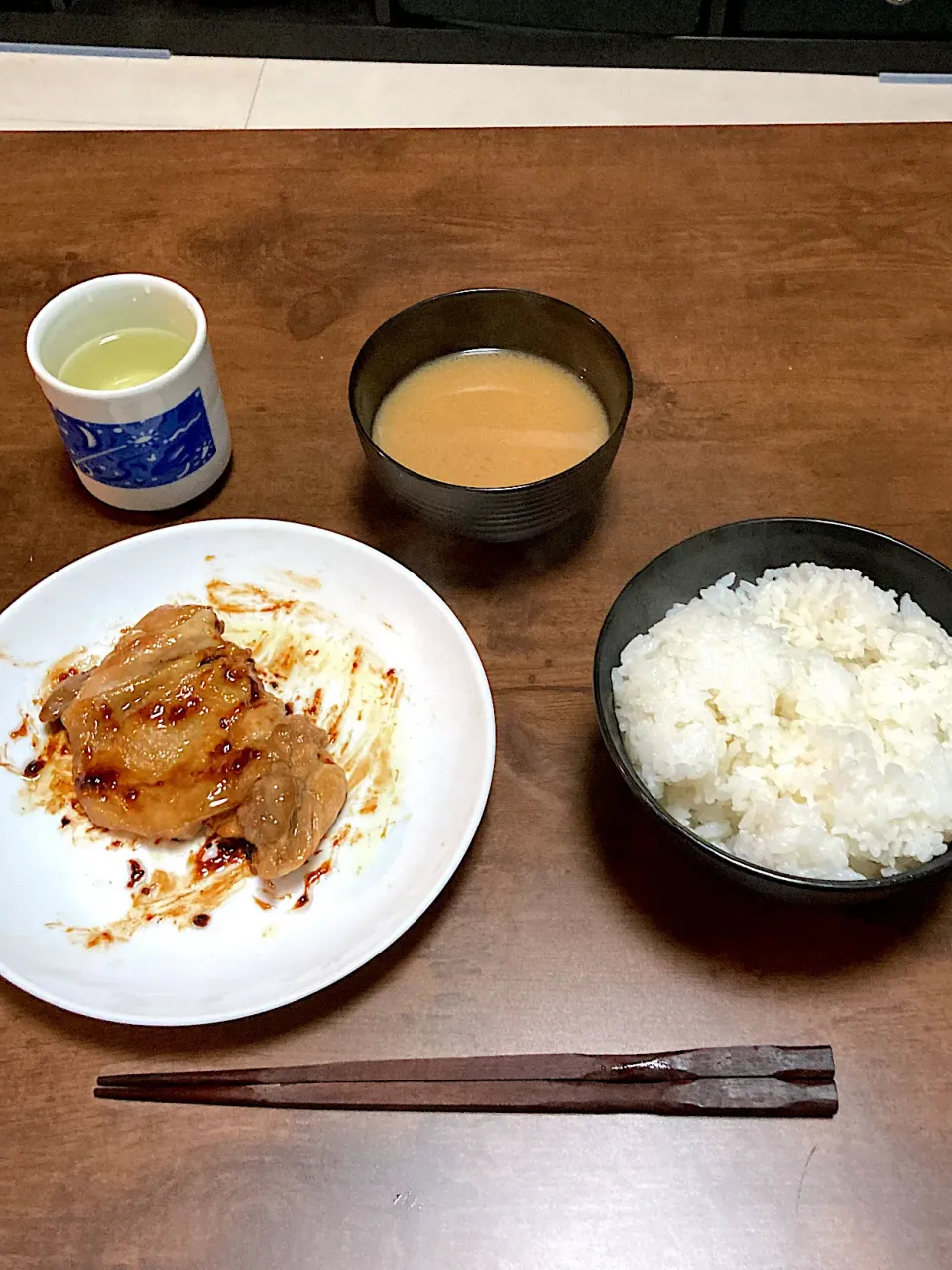 Snapdishの料理写真:鶏の醤油ニンニク蒸し焼き|自炊大学生さん