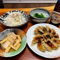 Snapdishの料理写真:2023.12.9 焼き餃子🍻🍻🍻|ゆみずさん