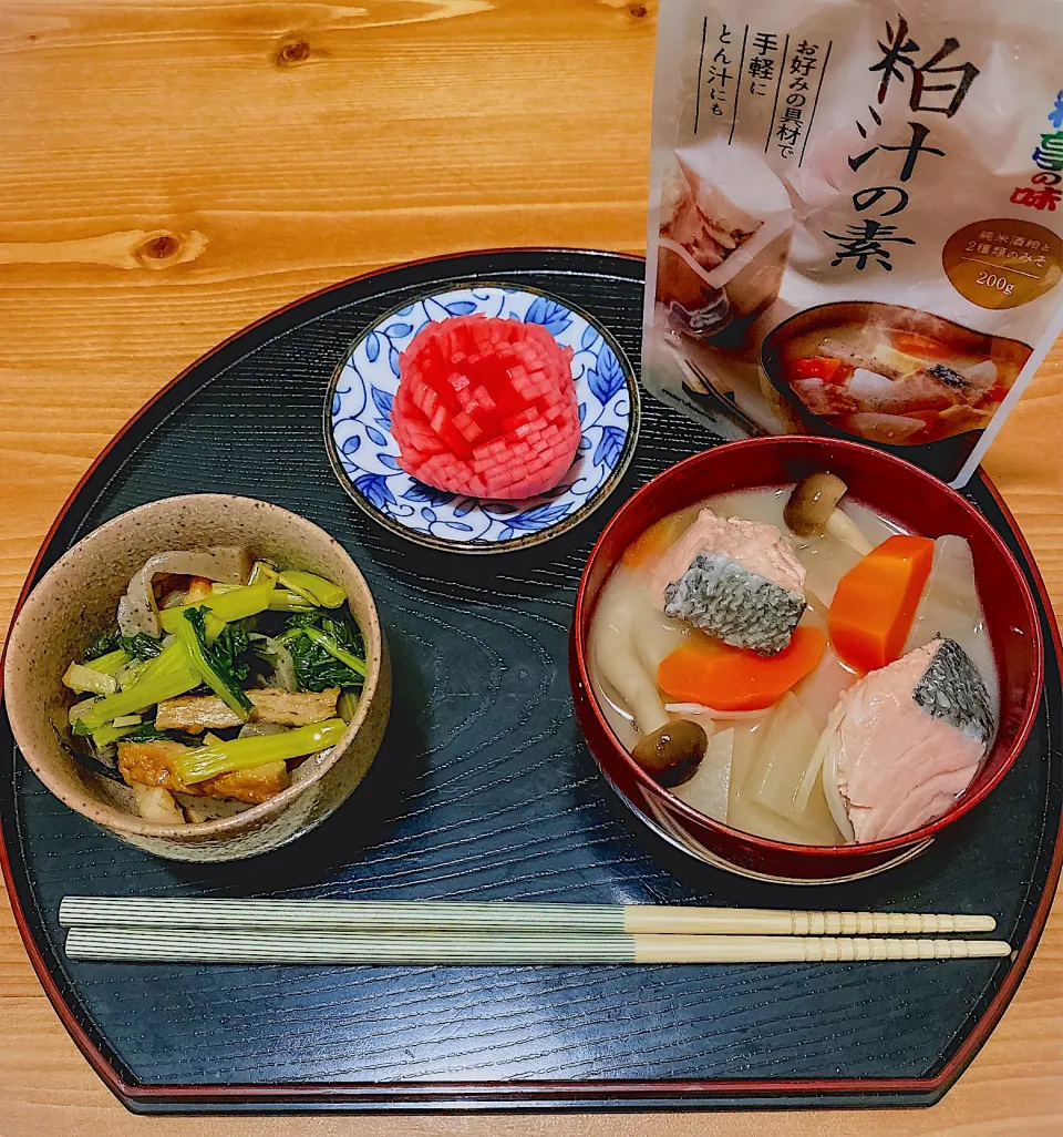 ほっこり朝ごはん🍚鮭の粕汁🐟🍲💭|にゃんぺこさん