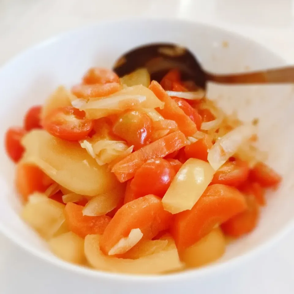 Stir fry Yellow Capsicum + Carrots + Cherry tomatoes + Onions + Garlic

Sauce : Oyster sauce|2721_blissさん