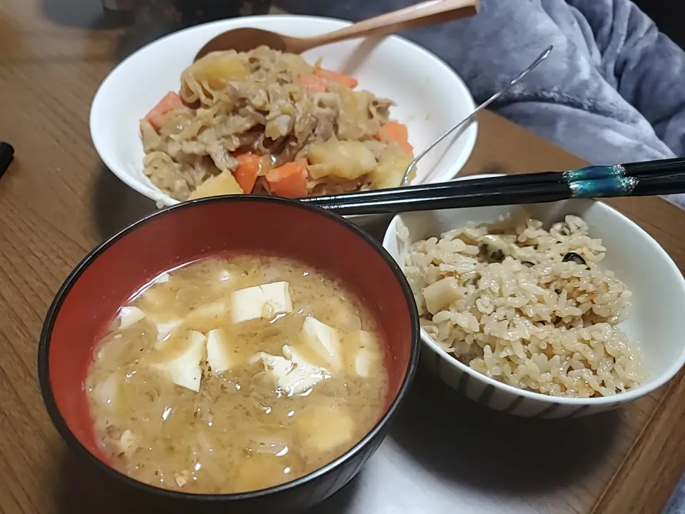 肉じゃが 牡蠣ご飯 味噌汁|つばくろさん