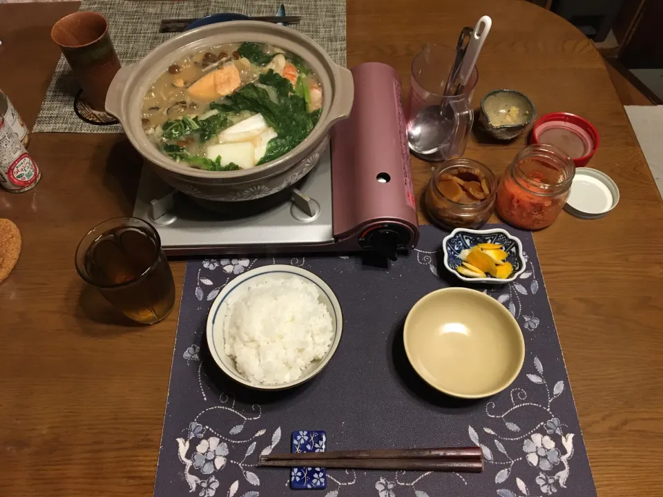 Snapdishの料理写真:ご飯、味噌仕立て海鮮寄せ鍋、辛子明太子、沢庵、六条麦茶(夕飯)|enarinさん