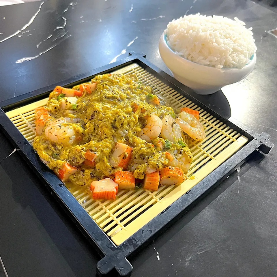 Snapdishの料理写真:黑松露滑蛋炒蝦仁飯|skyblueさん