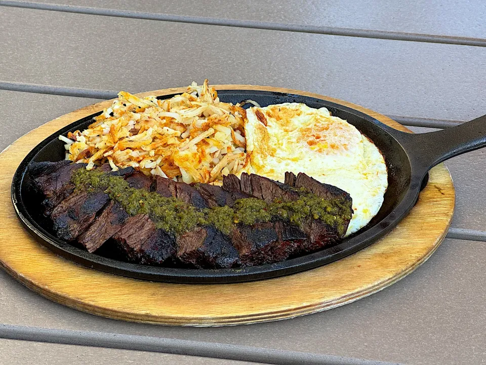 Skirt Steak and Eggs with Hashbrowns|acctさん