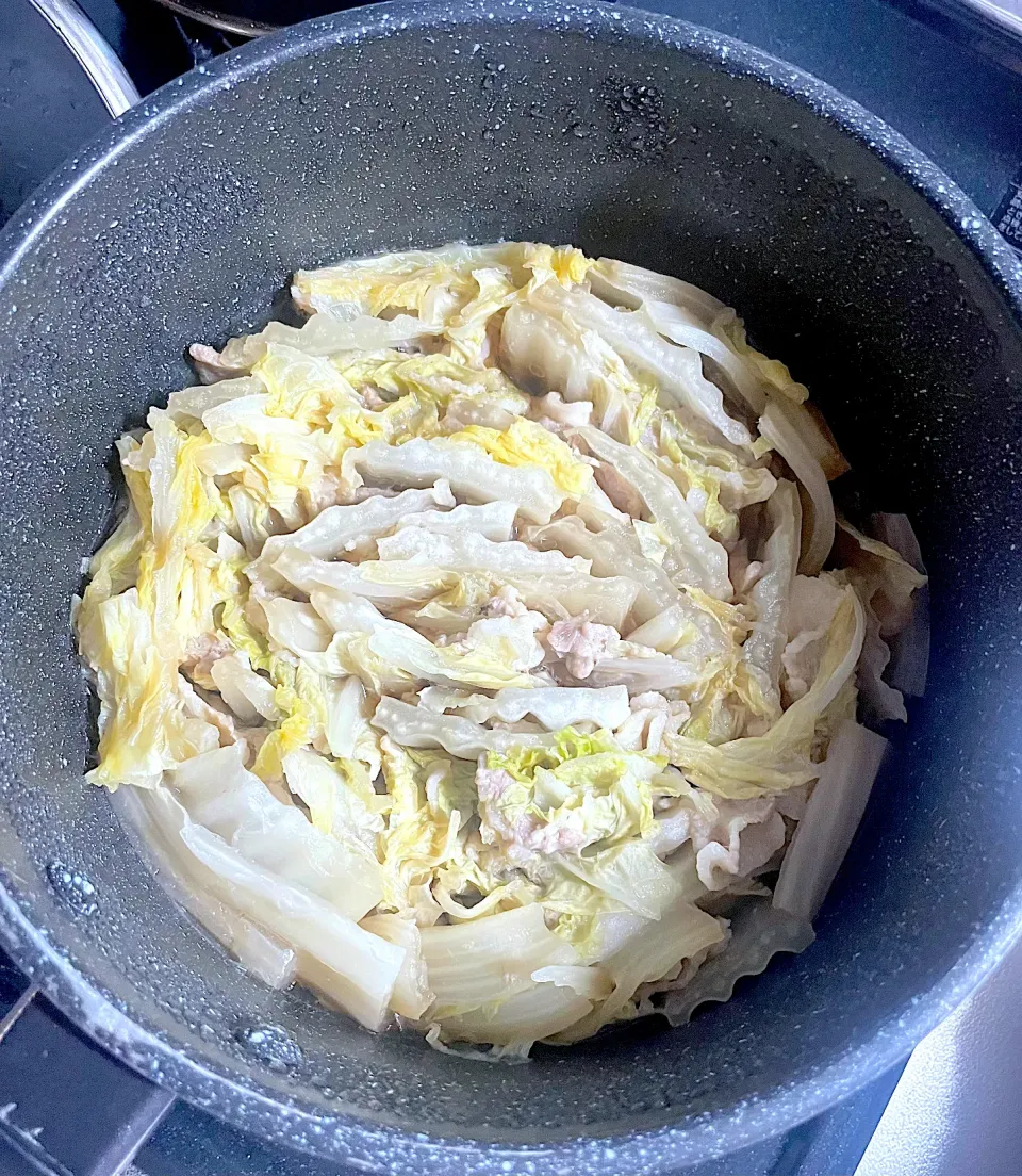 白菜と豚肉のミルフィーユ鍋😋🍲✨|jiruさん