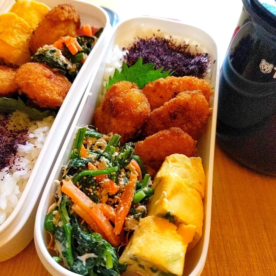 追い粒みそでお弁当〜季節の野菜ほうれん草の胡麻ツナマヨコーンサラダ〜／チキンカツ／ネギ・カニカマチーズ卵焼き／ゆかりご飯と息子は保温ご飯、私は発芽玄米|チョコさん