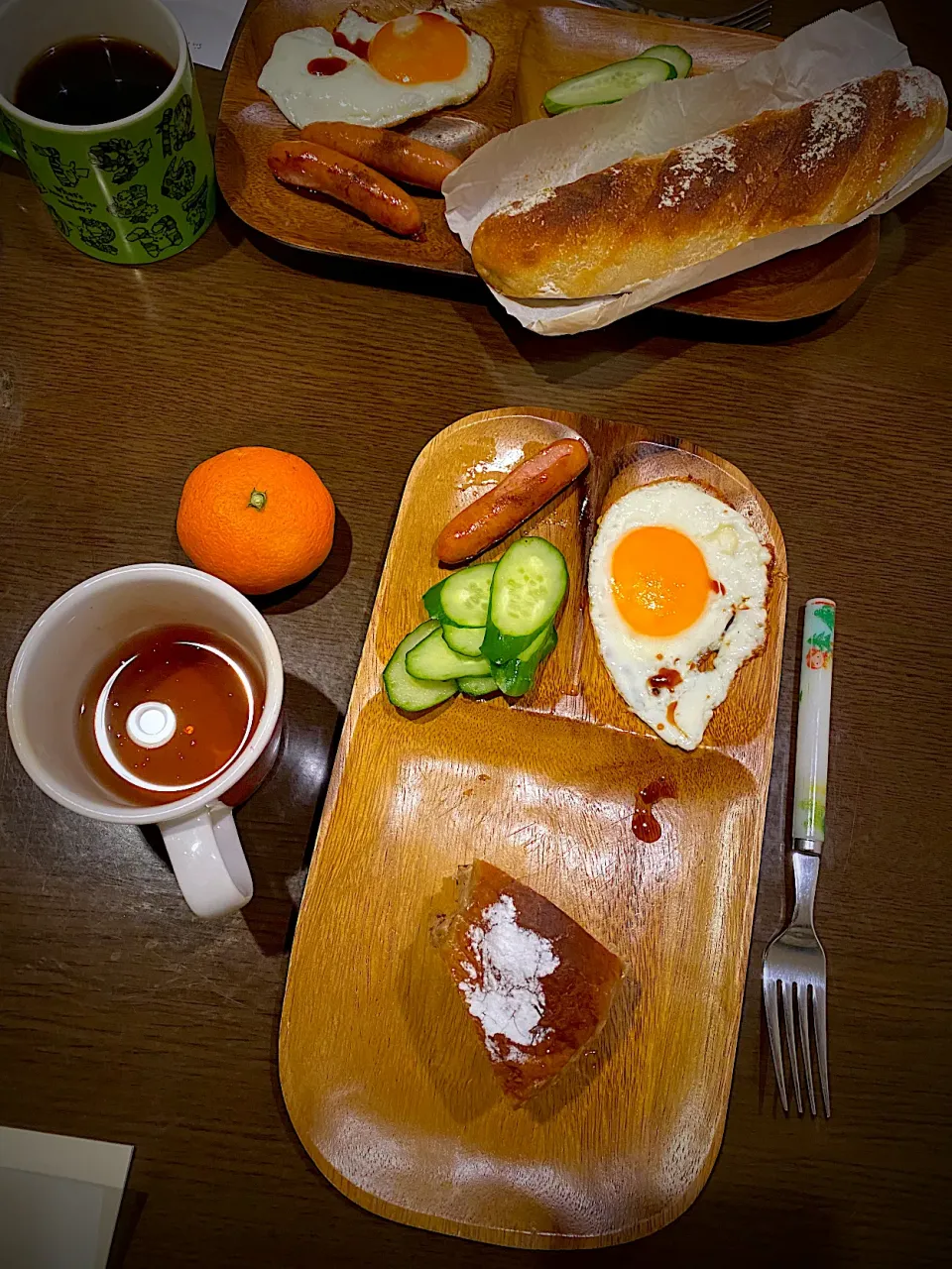 目玉焼き　焼きソーセージ　ショコラブレッド　バゲット　みかん　コーヒー|ch＊K*∀o(^^*)♪さん