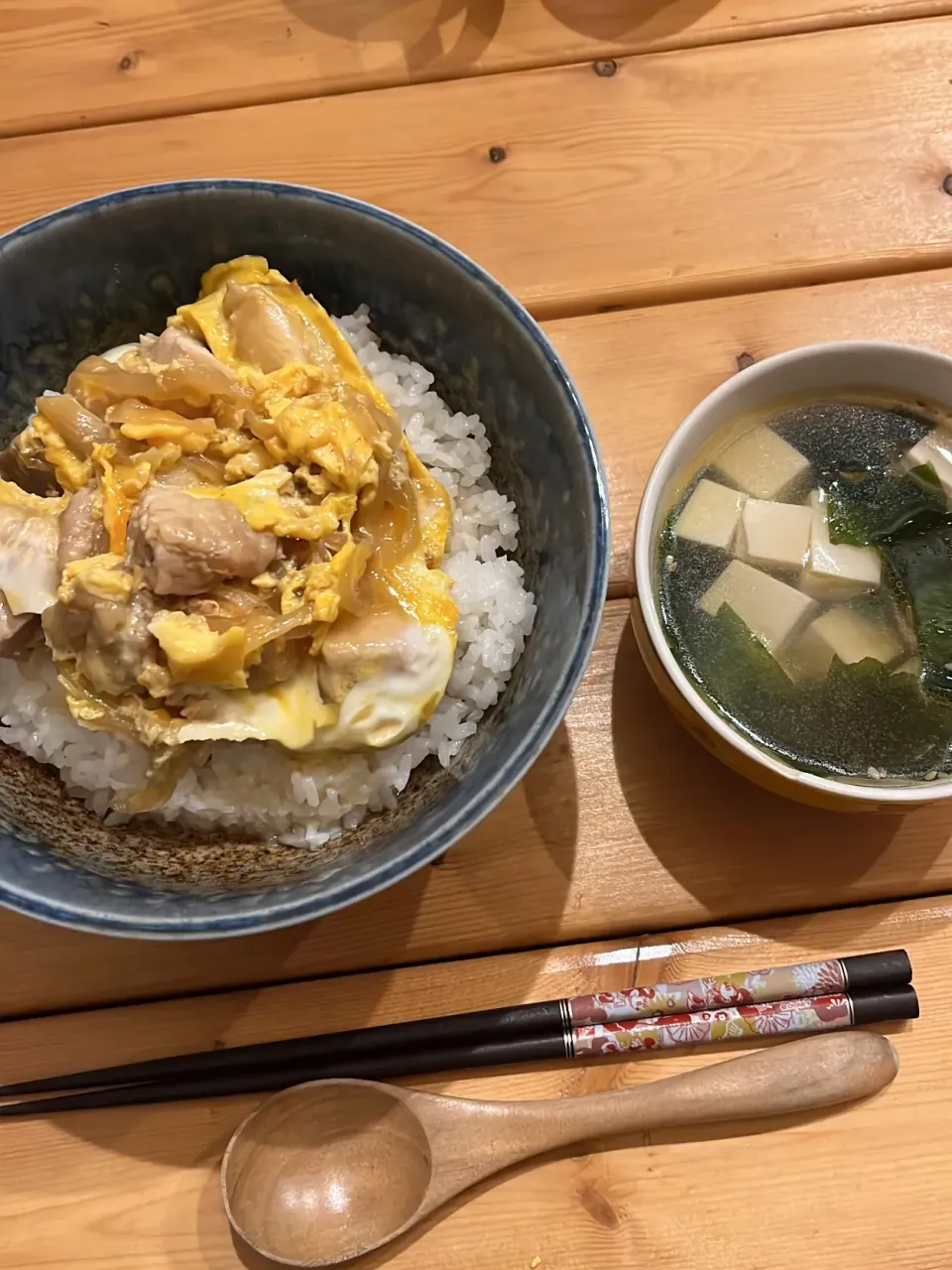 親子丼 & ワカメと豆腐のスープ|ぺろたんさん