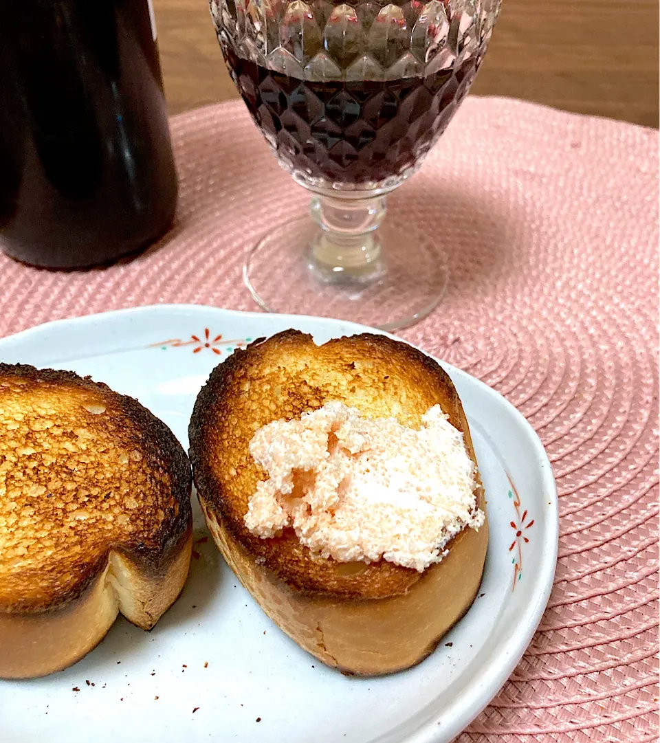 何食べシリーズ第三弾#明太子ディップと#ハラダのパン🥖|keitanさん