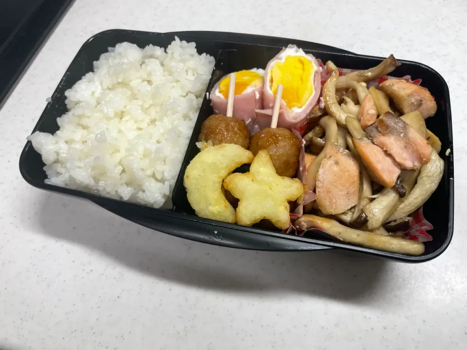 Snapdishの料理写真:12/11 鮭とキノコの塩炒め弁当|ゆさん