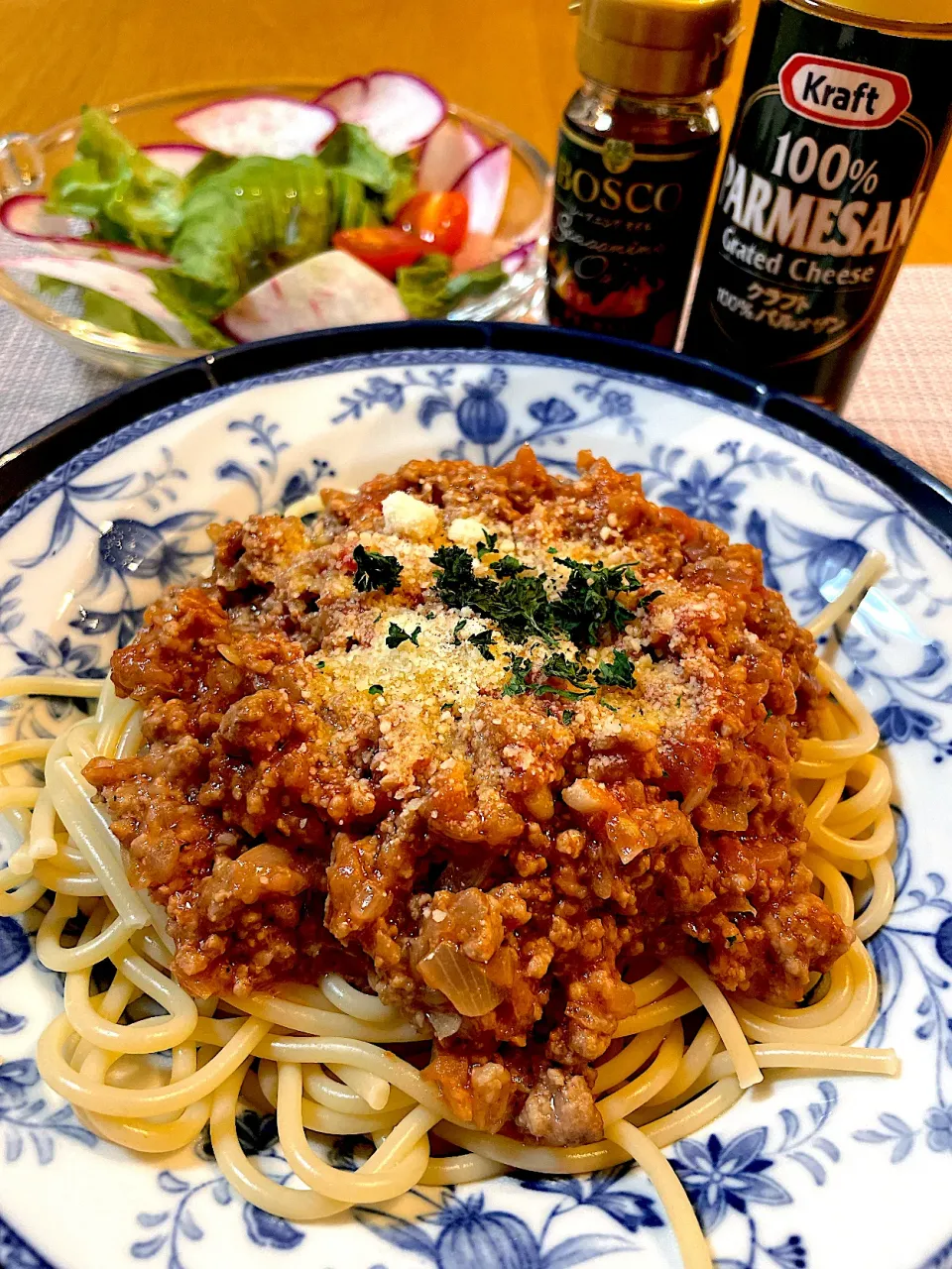 ミートソースパスタとアボカドサラダ|Mikaさん