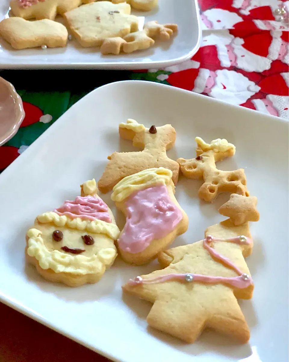 Snapdishの料理写真:孫たちとクリスマスの型抜きクッキーを作りました🎄|さらっと🍀さん