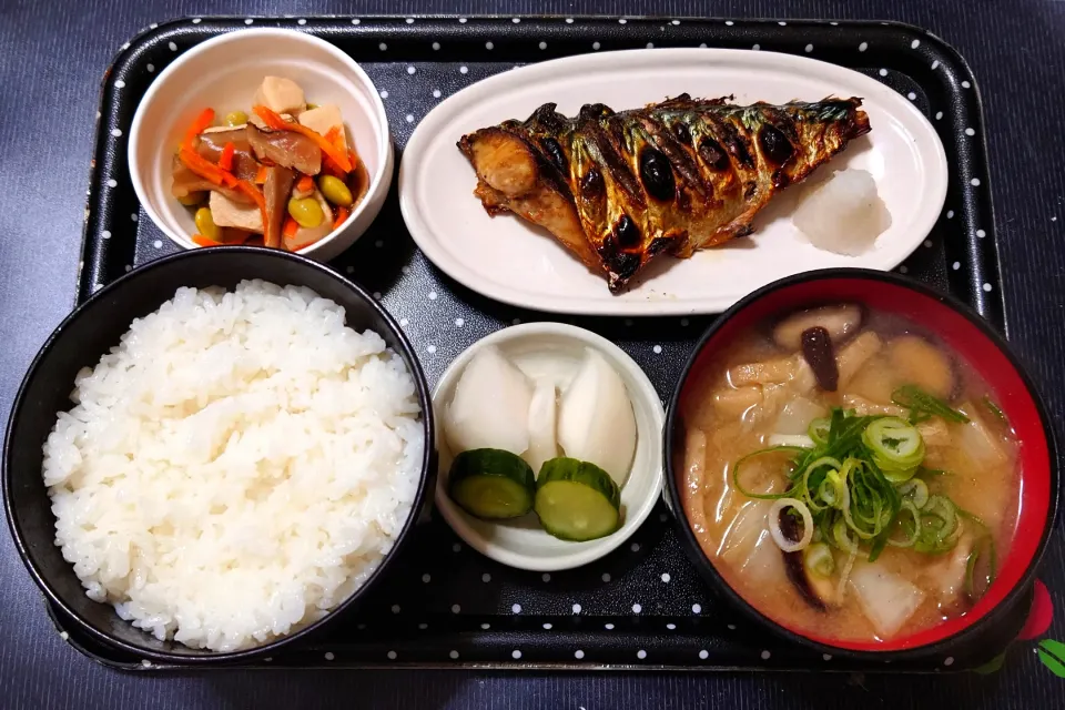 今日の朝ごはん（ごはんは北海道産ゆめぴりか、さばの塩焼、高野豆腐、白菜と椎茸のみそ汁、かぶときゅうり漬）|Mars＠釜飯作り研究中さん