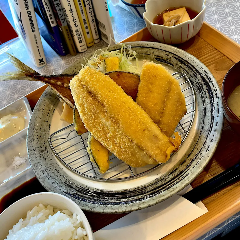 Snapdishの料理写真:情熱のアジフライ定食|T. Wonderさん