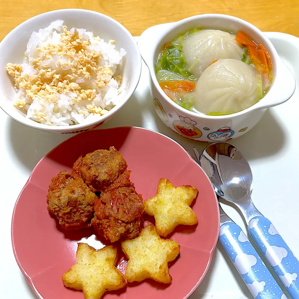 Snapdishの料理写真:3歳児昼ご飯　#小籠包入り野菜スープ|Kahoさん