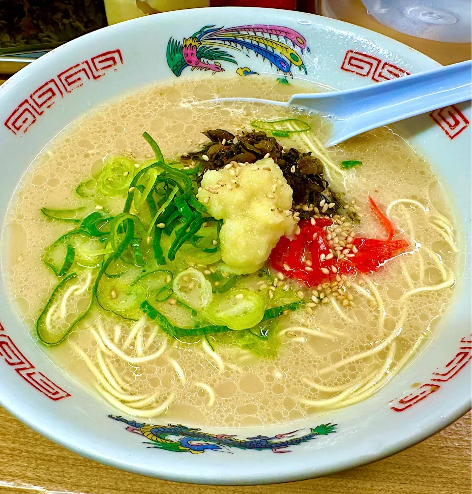 博多駅ホームのラーメン屋さん|にゃあ（芸名）さん