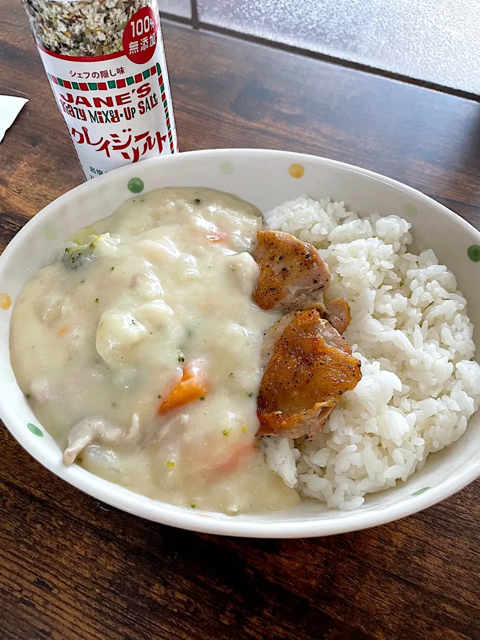 シチューにもも肉クレイジーソルト焼き乗せて🎵|あやとん♪さん