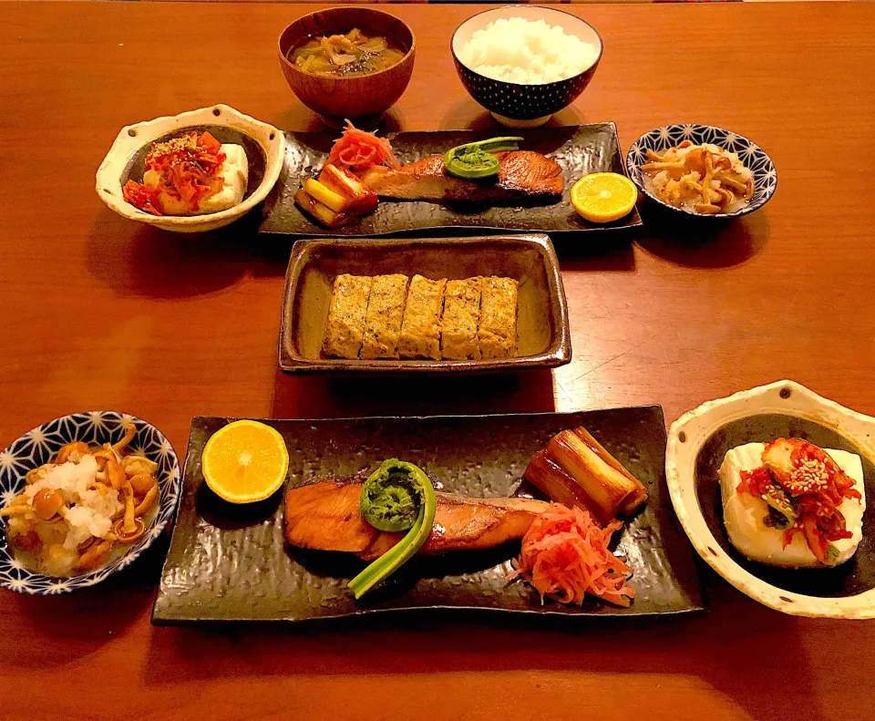 鰤の照り焼き   なめこおろし  キムチ豆腐  厚焼き玉子|Nakaba Kobayashiさん