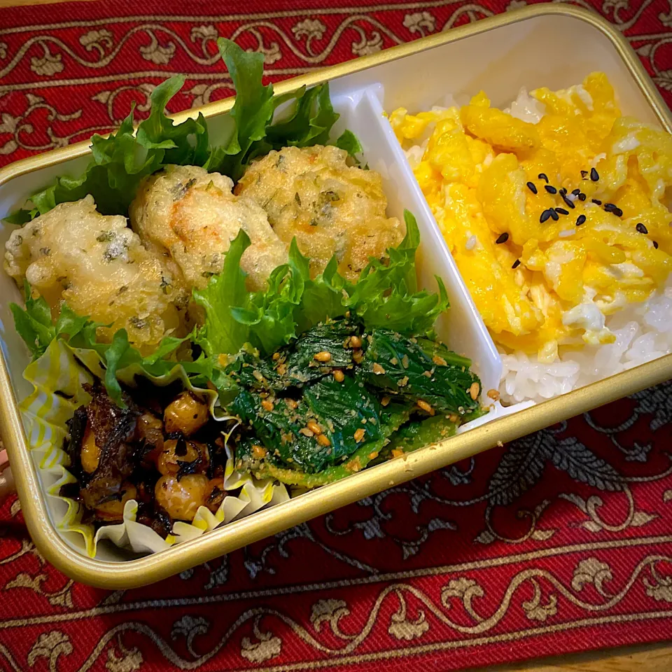 鶏の梅しそ揚げと、ひじきの煮物と、小松菜の胡麻和えと、玉子のせご飯弁当|もえさん