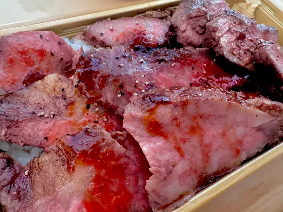 Snapdishの料理写真:牛肉弁当|女神さん