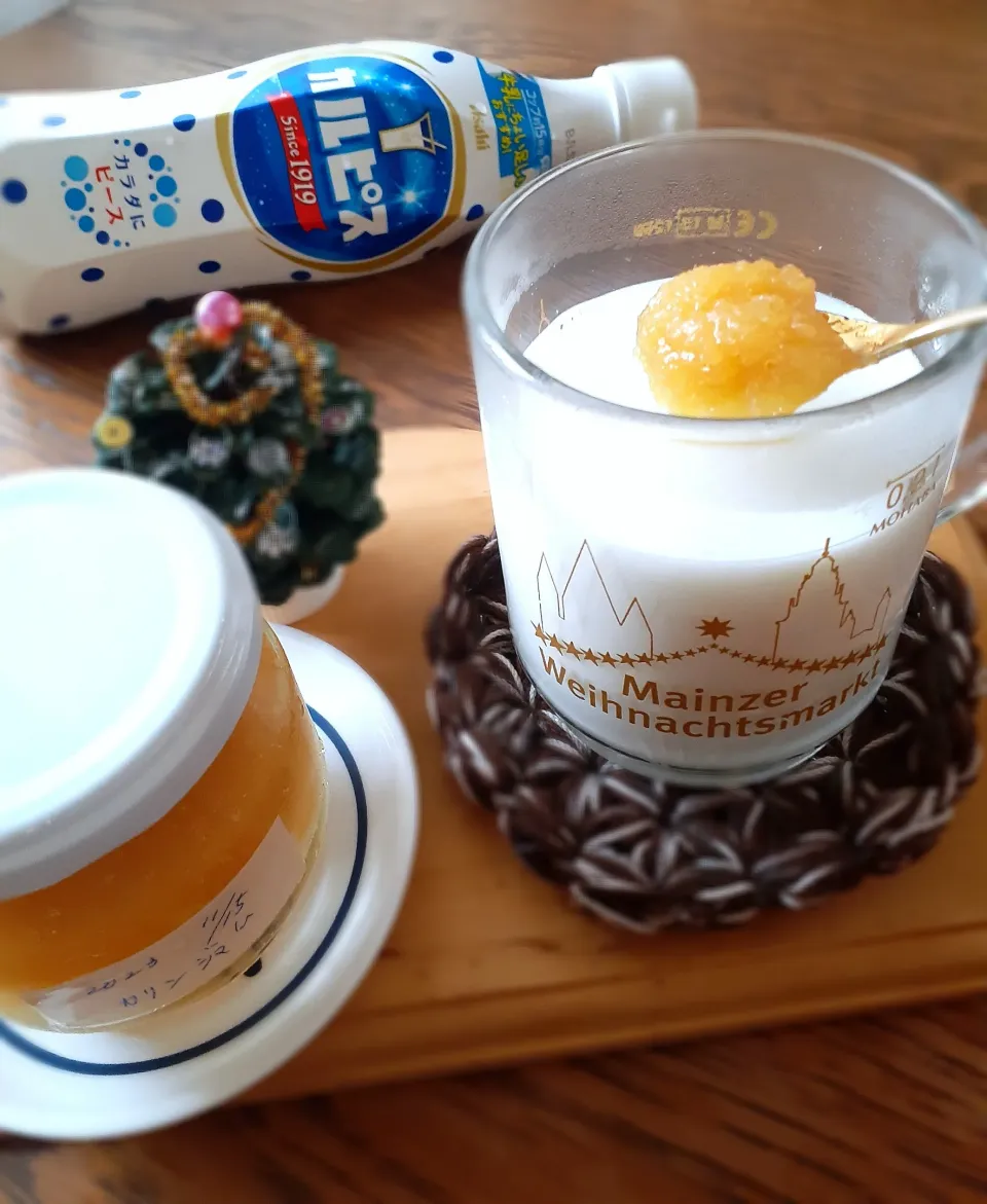 Snapdishの料理写真:ハマる美味しさ♪牛乳カルピス&かりんジャム💛|fumfumさん