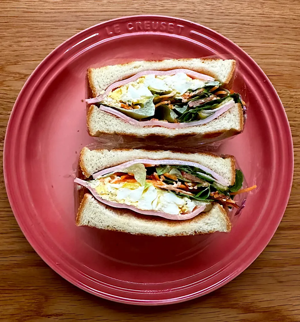 久しぶりに自分で作ったサンドイッチ🥪が美味しかった😋　サラダを味噌マヨ味にしてみました👍|BUBUさん