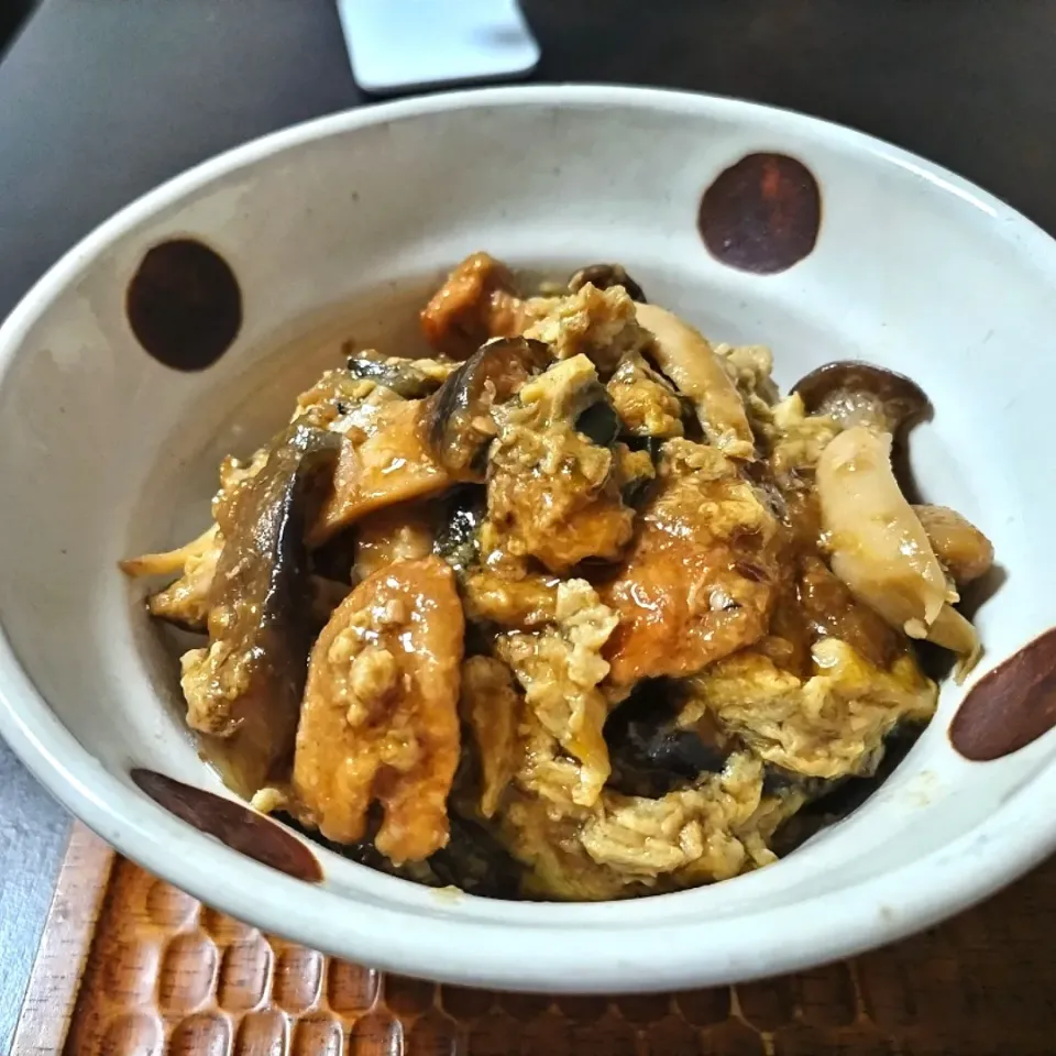 鶏むね肉と茄子の味噌炒め卵とじ丼|vege食堂さん