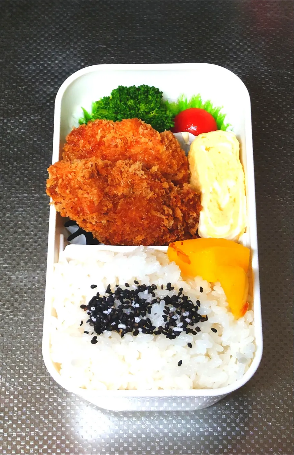 Snapdishの料理写真:チキンカツ弁当|黒川克博さん