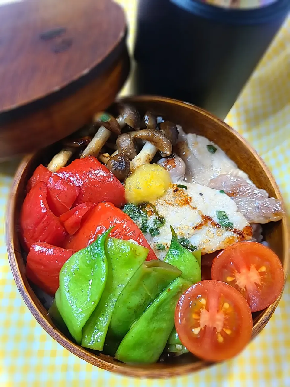 Snapdishの料理写真:旦那弁当 豚丼とカラフル野菜|ハル猫さん