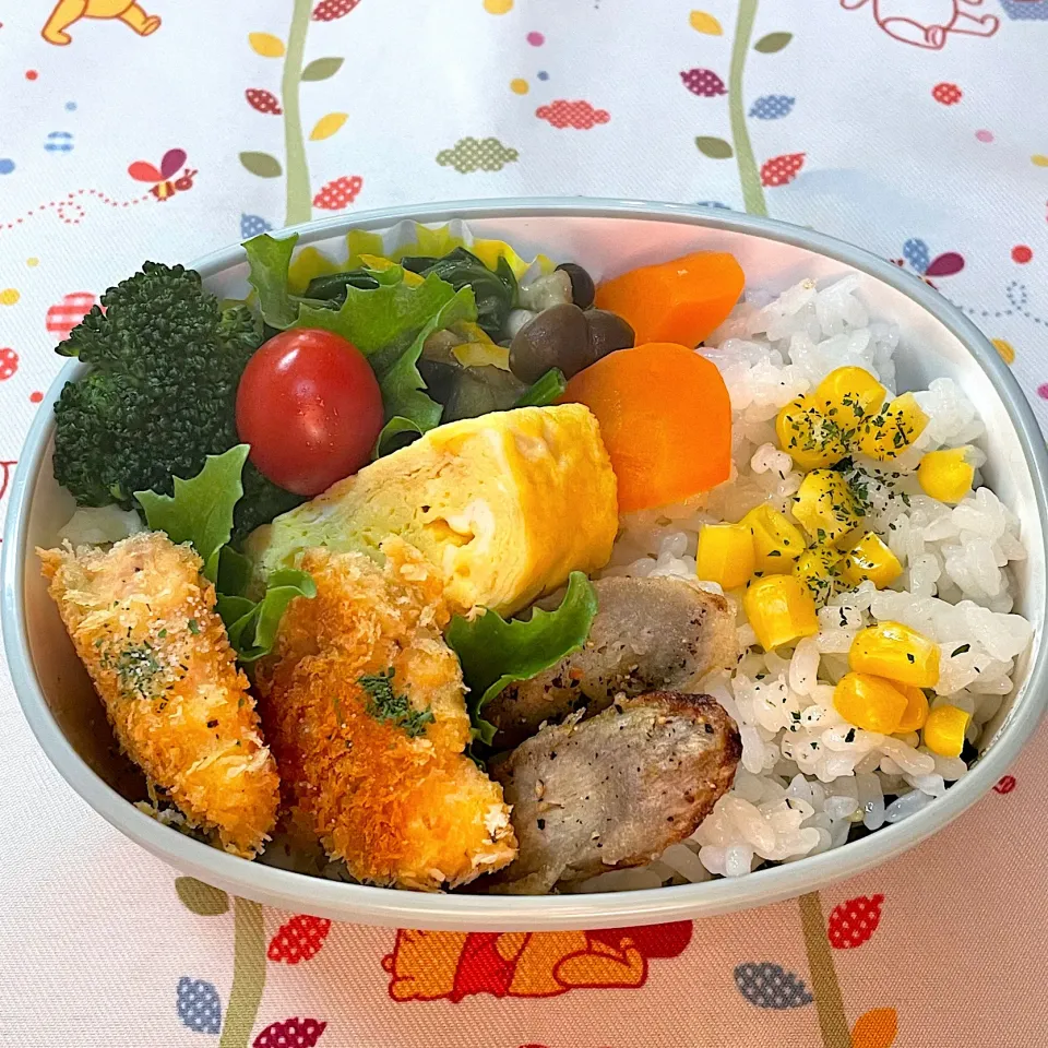 Snapdishの料理写真:サーモンフライ夜勤弁当(娘)☆12月13日|kaoriさん