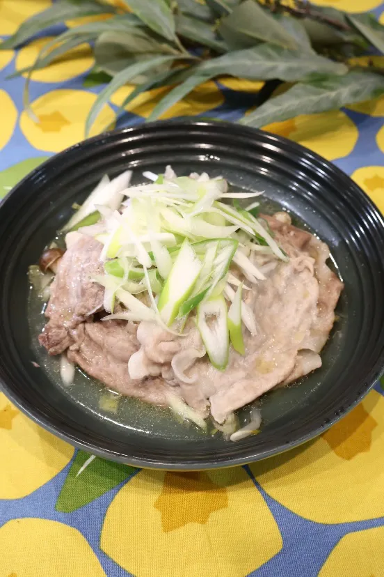 Snapdishの料理写真:こずりんさんの料理 豚肉ともやしのレンチン蒸し|めいめいさん