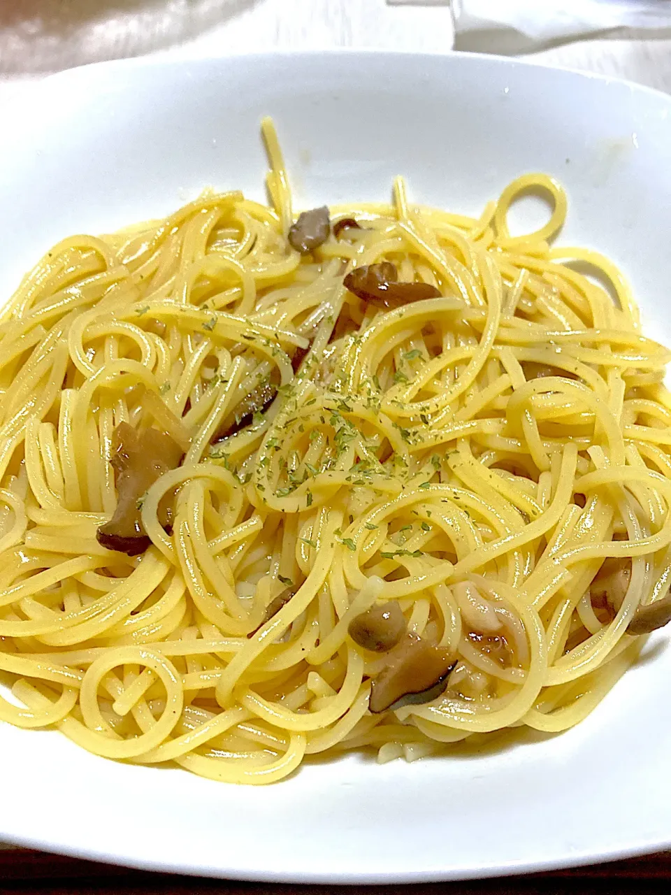 Snapdishの料理写真:主人が作ったきのこパスタ、ミックスサラダ|Ayaさん