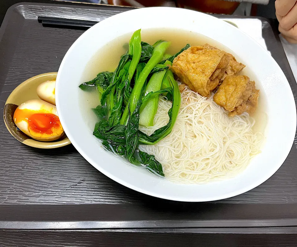 Rice noodles with tofu, vegetables and egg|skyblueさん