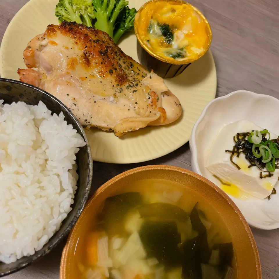 Snapdishの料理写真:グリルチキンと健康豆腐🐔|Rinさん