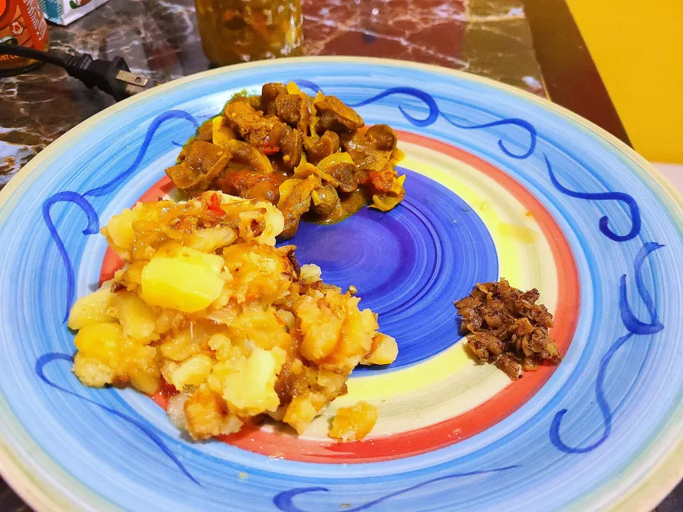 Snapdishの料理写真:Fry aloo and Curry Gizzard|Marissa Bakshさん